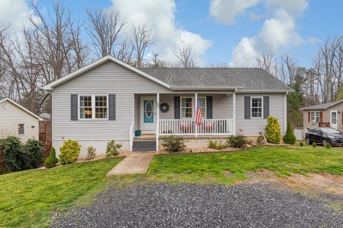 220 Dodge St, Stuarts Draft, VA 24477 photo 1