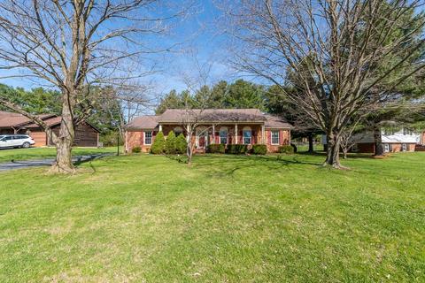 180 Cambridge Dr, Stuarts Draft, VA 24477 photo 2