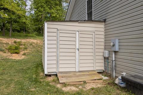 99 Lofty Cir, Stuarts Draft, VA 24477 photo 12