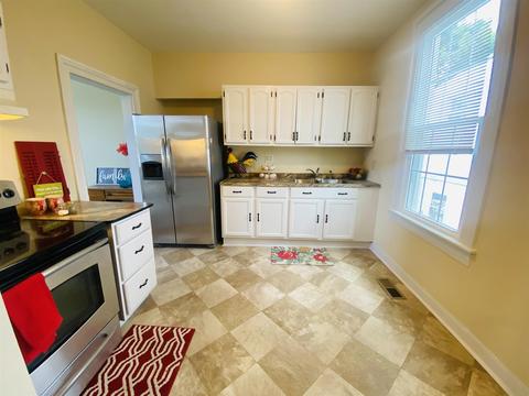 116 E Hampton St, Staunton, VA 24401 photo 2