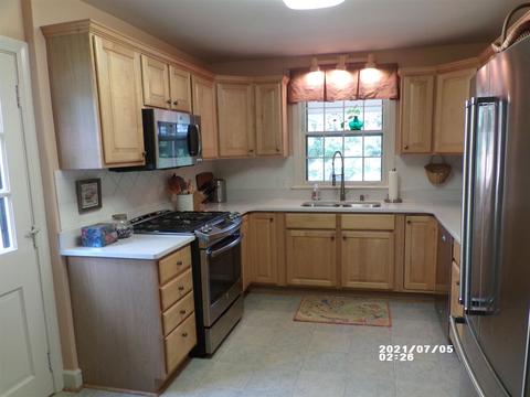 630 Maple Ave, Waynesboro, VA 22980 photo 3