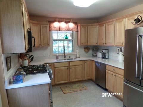 630 Maple Ave, Waynesboro, VA 22980 photo 2