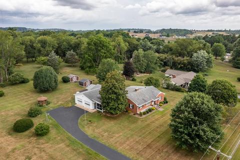 3014 Hampton Dr, Waynesboro, VA 22980 photo 9