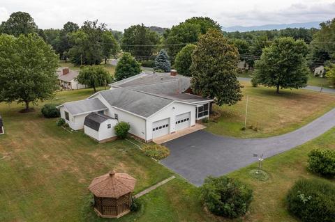 3014 Hampton Dr, Waynesboro, VA 22980 photo 6