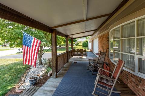 19 Brighton Ct, Stuarts Draft, VA 24477 photo 4