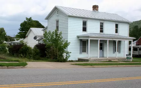 75 East Main St E, Monterey, VA 24465 photo 1