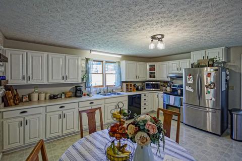 112 Walkers Creek Rd, Middlebrook, VA 24459 photo 18