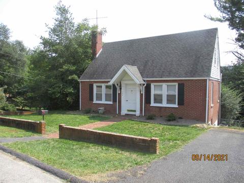 744 Pine Ave, Waynesboro, VA 22980 photo 2