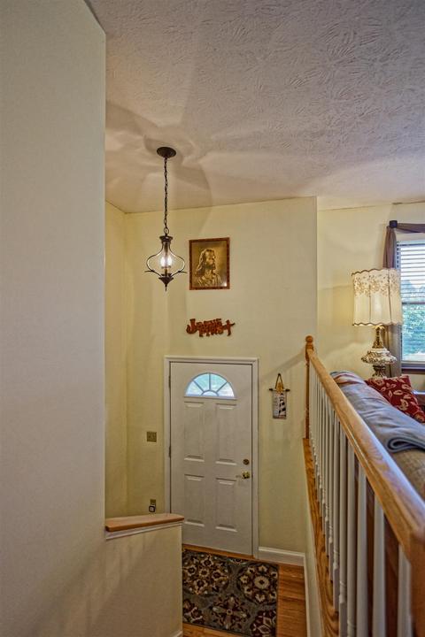 211 Cambridge Dr, Stuarts Draft, VA 24477 photo 3