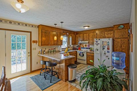 211 Cambridge Dr, Stuarts Draft, VA 24477 photo 9