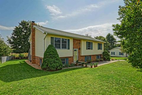 211 Cambridge Dr, Stuarts Draft, VA 24477 photo 1