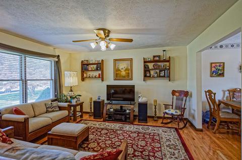 211 Cambridge Dr, Stuarts Draft, VA 24477 photo 6