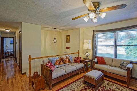 211 Cambridge Dr, Stuarts Draft, VA 24477 photo 5