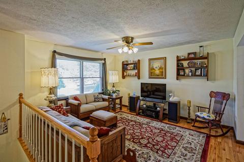 211 Cambridge Dr, Stuarts Draft, VA 24477 photo 4