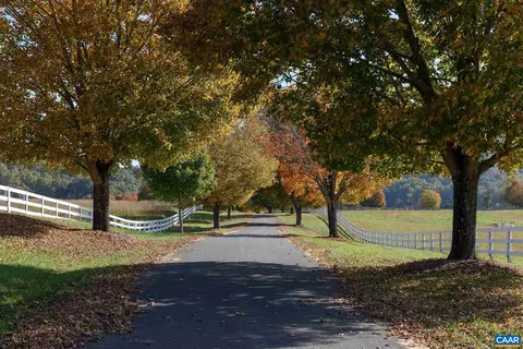 99 Bloomfield Rd, Charlottesville, VA 22903 photo 5