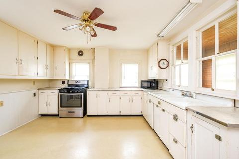159 E Lee St, Broadway, VA 22815 photo 2