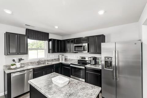 846 Carson Cir, Grottoes, VA 24441 photo 2