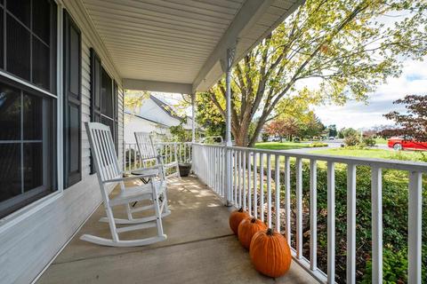 156 Iris Dr, Waynesboro, VA 22980 photo 4