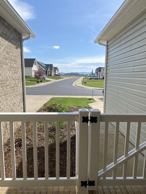 47 Gemstone Dr, Stuarts Draft, VA 24477 photo 3