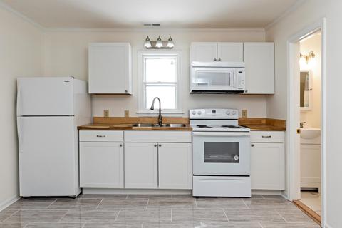 1623 E Main St, Waynesboro, VA 22980 photo 3