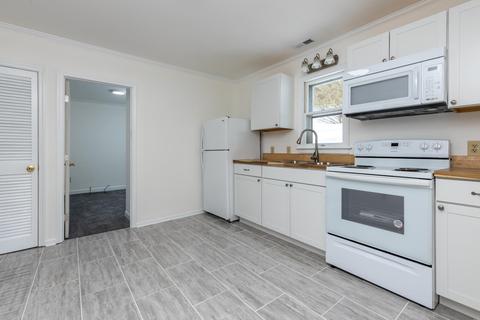 1623 E Main St, Waynesboro, VA 22980 photo 2