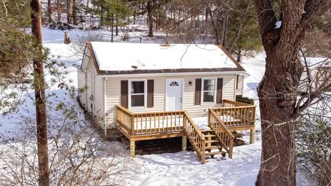 1623 E Main St, Waynesboro, VA 22980 photo 1