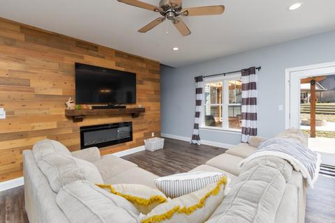 346 Hampton Dr, Stuarts Draft, VA 24477 photo 22