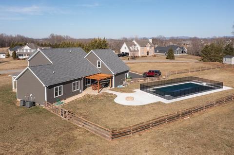 346 Hampton Dr, Stuarts Draft, VA 24477 photo 13