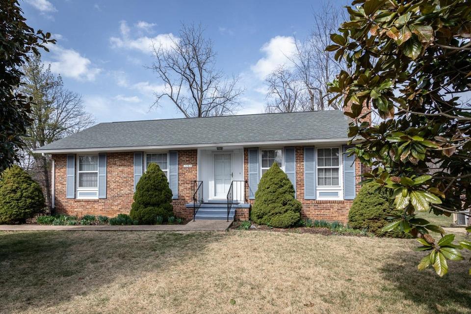 1161 Stuart St, Harrisonburg, VA 22802 44 Photos MLS 627589 Movoto