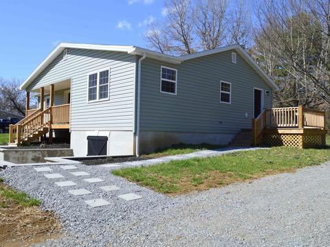 90 Pond Ln, Stuarts Draft, VA 24477 photo 2