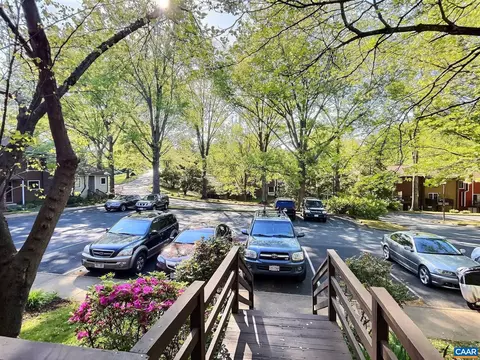 974 Sutton Ct, Charlottesville, VA 22901 photo 3