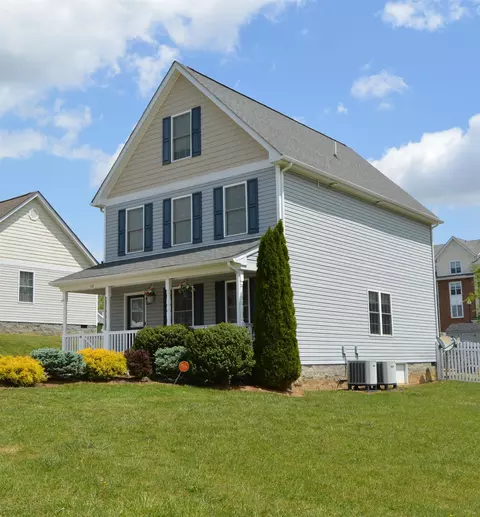 117 Lofty Cir, Stuarts Draft, VA 24477 photo 2