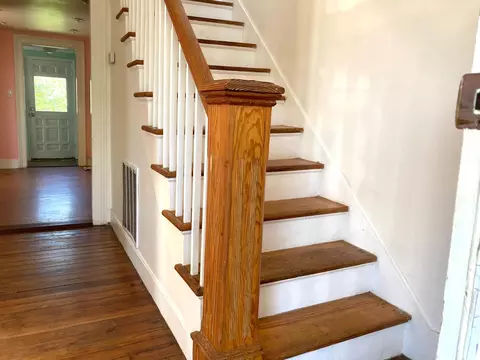 102 E Hampton St E, Staunton, VA 24401 photo 4