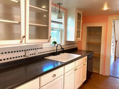 102 E Hampton St E, Staunton, VA 24401 photo 7
