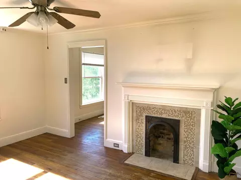 102 E Hampton St E, Staunton, VA 24401 photo 3