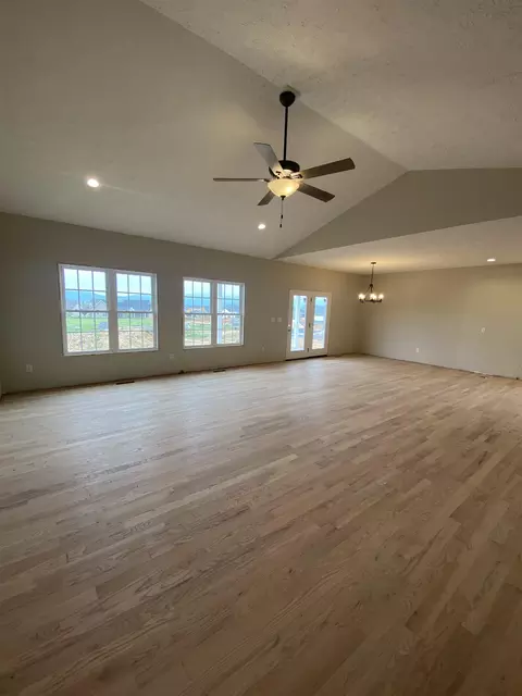 150 Stone Dr, Stuarts Draft, VA 24477 photo 2