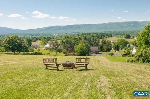 60 Upland Ct, Stuarts Draft, VA 24477 photo 2