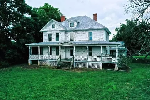 239 Stuart Ave, Stuarts Draft, VA 24477 photo 1