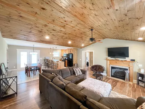 115 Guthrie Rd, Stuarts Draft, VA 24477 photo 10