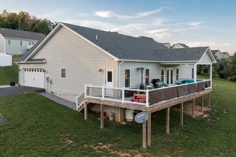 54 Mcilwee Ln, Staunton, VA 24401 photo 3