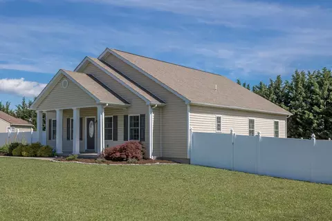 1018 Pendleton Dr, Waynesboro, VA 22980 photo 2