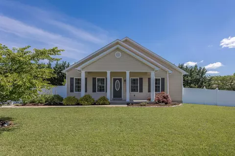 1018 Pendleton Dr, Waynesboro, VA 22980 photo 1