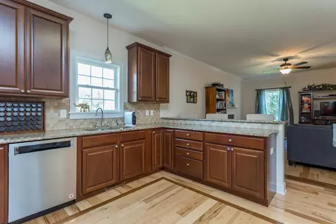 1018 Pendleton Dr, Waynesboro, VA 22980 photo 8