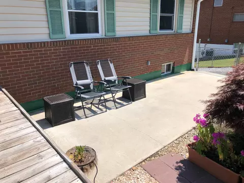 315 Commodore St, Staunton, VA 24401 photo 4