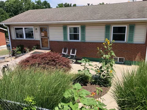 315 Commodore St, Staunton, VA 24401 photo 2