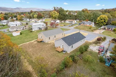 811 Eighth St, Shenandoah, VA 22849 photo 3