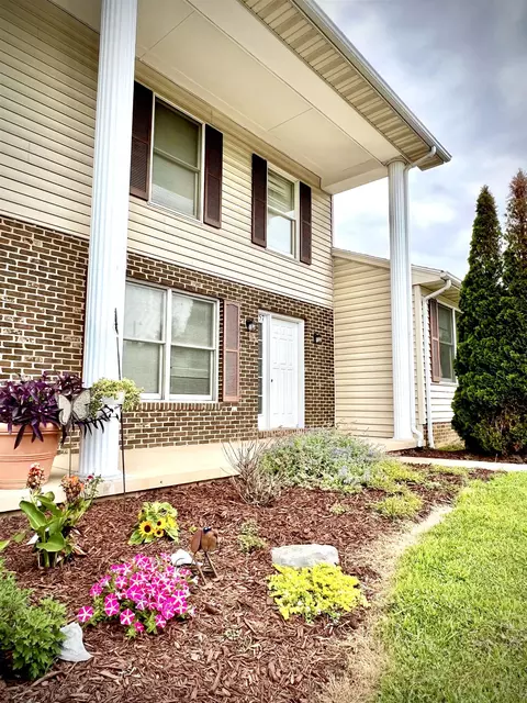 157 1st St, Broadway, VA 22815 photo 1