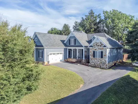 2425 Forest Dr, Waynesboro, VA 22980 photo 4