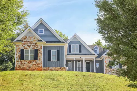 2425 Forest Dr, Waynesboro, VA 22980 photo 2