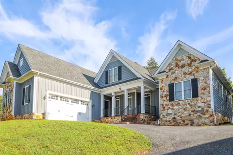 2425 Forest Dr, Waynesboro, VA 22980 photo 3